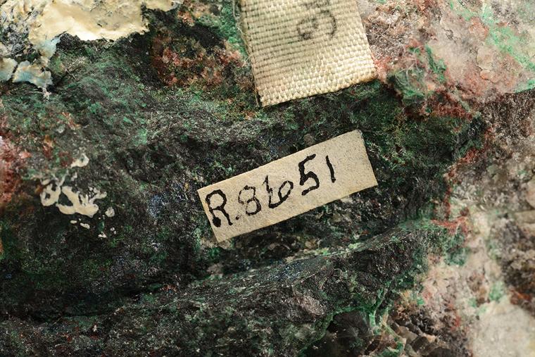 MALACHITE after AZURITE on SMITHSONITE